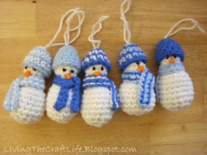 free crochet patten christmas ornament snowman