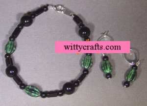 make beaded bracelet tutorial, black halloween bracelet
