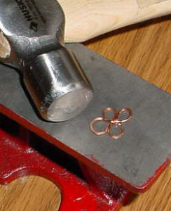 wire wrapped clover link tutorial hammer
