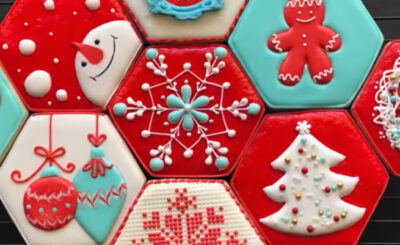 decorating christmas cookies