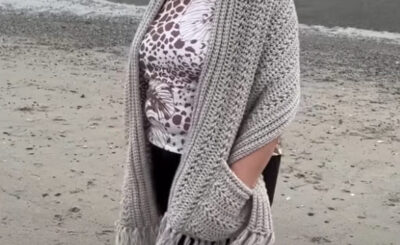 beautiful crochet pocket shawl